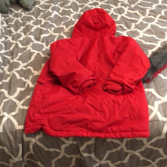 Girls red Columbia Jacket, pit to pit 19”, length 263/4”. Good condition - Picture 5 of 6